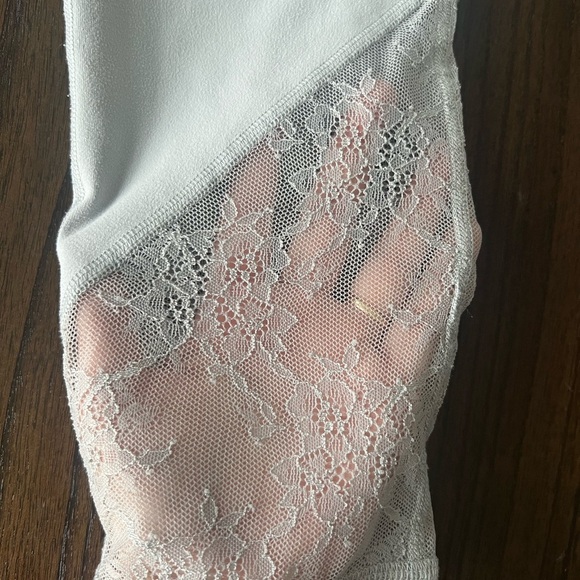 Fabletics Light Gray Leggings - Medium - Picture 7 of 14